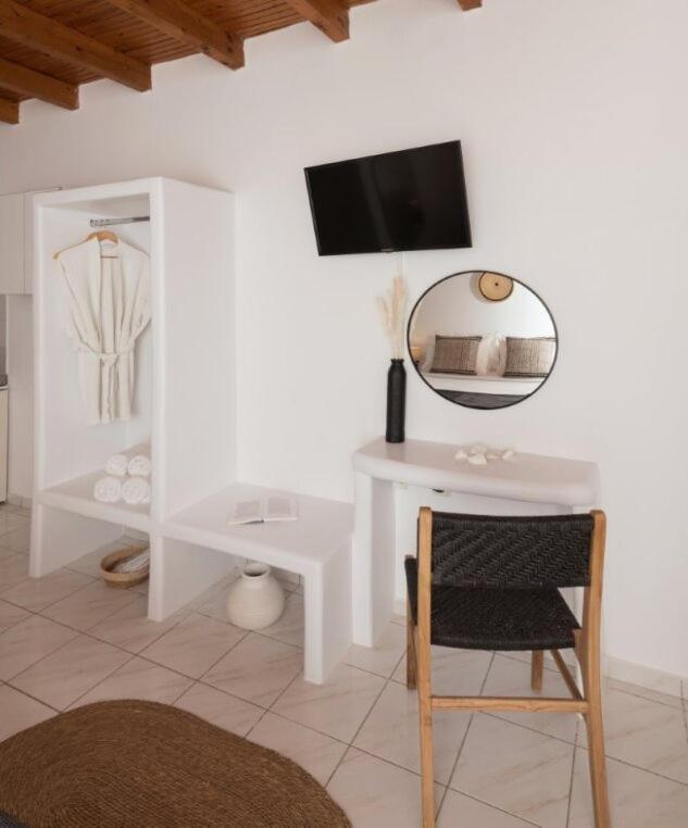Kanelis Studios & Suites Mytakas Exterior photo
