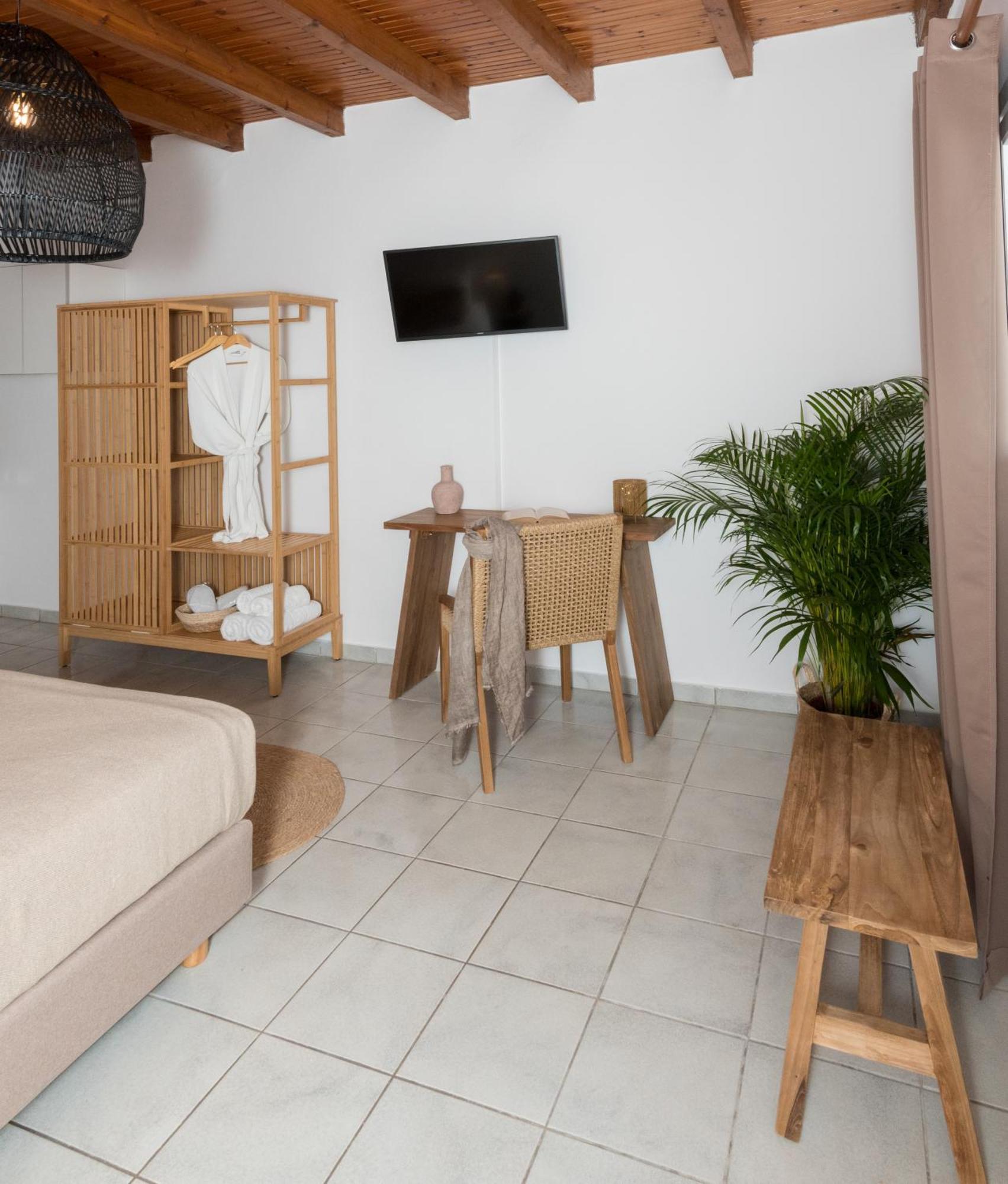 Kanelis Studios & Suites Mytakas Exterior photo